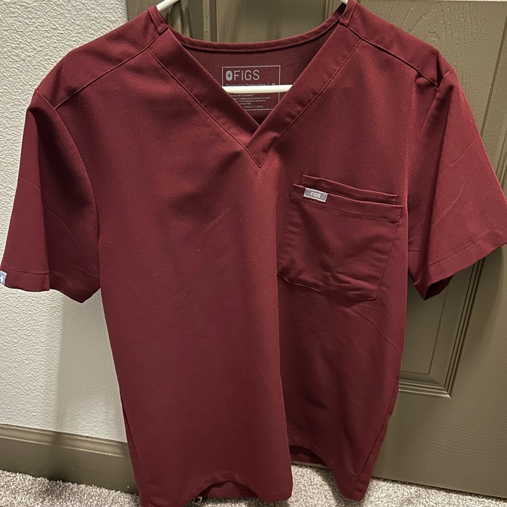 Figs Men's Maroon scrub set: medium top with small jogger style bottoms